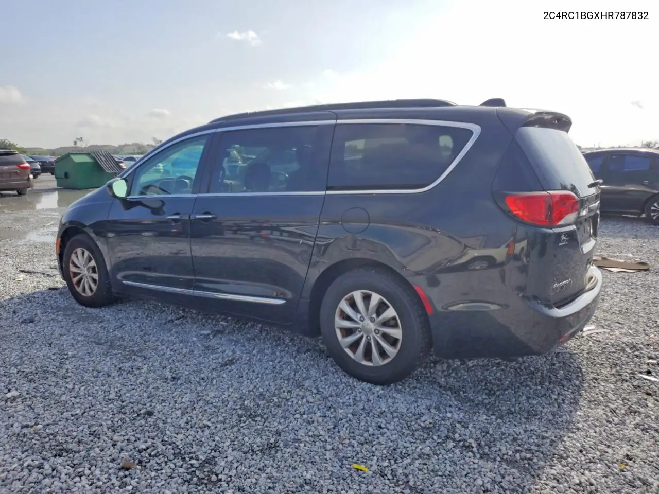 2017 Chrysler Pacifica Touring L VIN: 2C4RC1BGXHR787832 Lot: 61925686