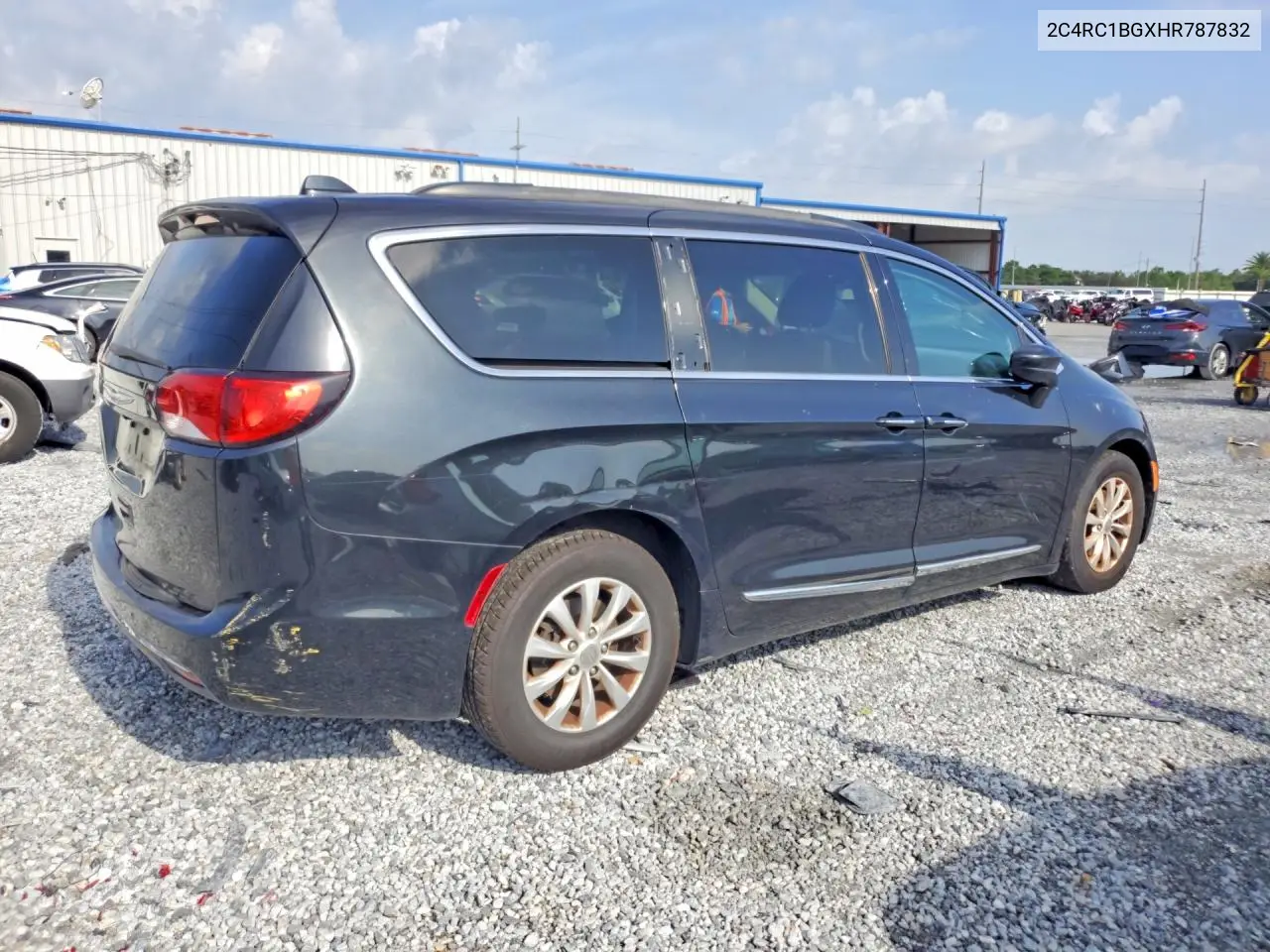 2017 Chrysler Pacifica Touring L VIN: 2C4RC1BGXHR787832 Lot: 61925686