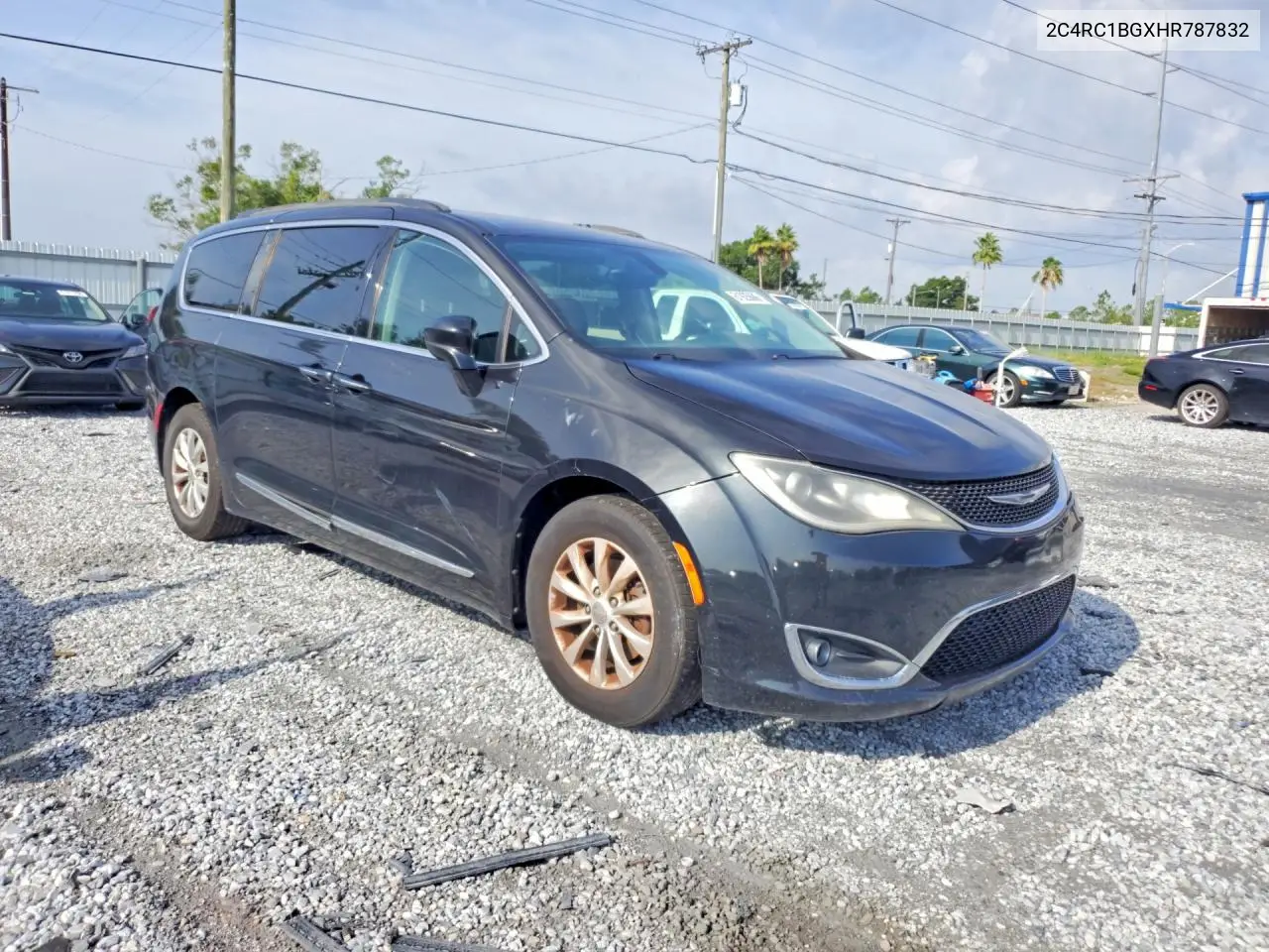 2017 Chrysler Pacifica Touring L VIN: 2C4RC1BGXHR787832 Lot: 61925686