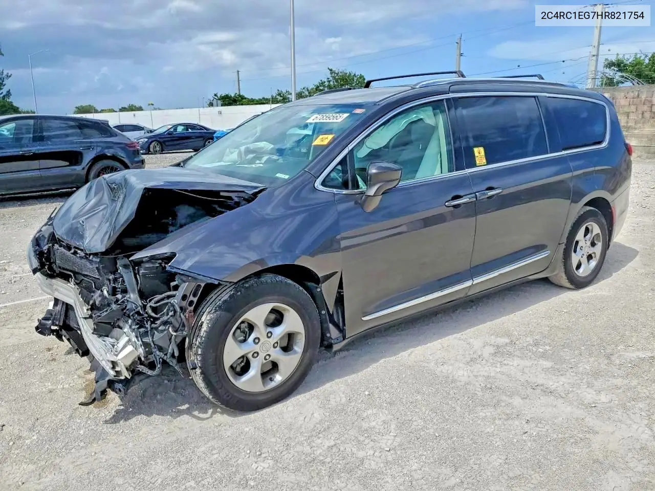 2C4RC1EG7HR821754 2017 Chrysler Pacifica Touring L Plus
