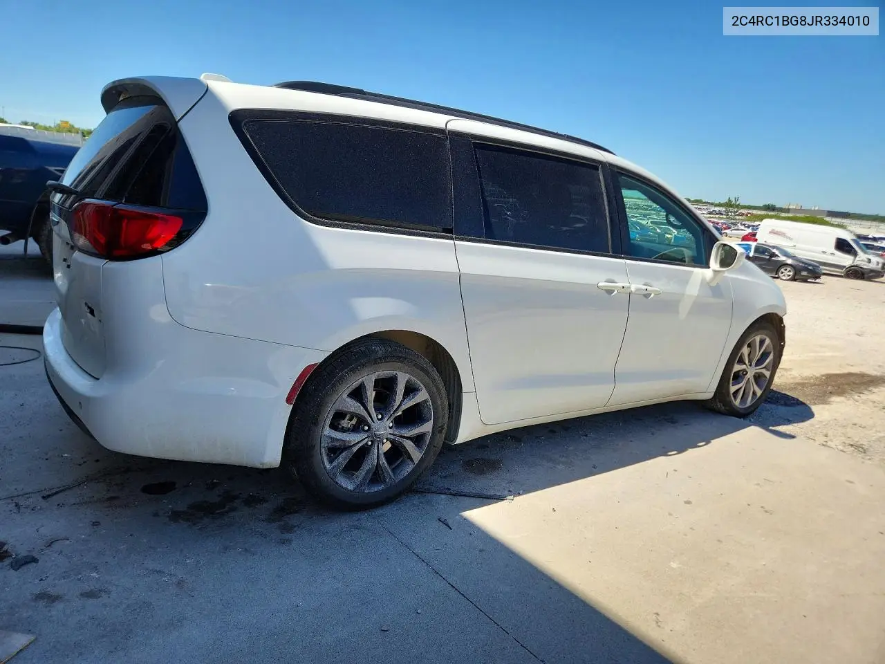 2018 Chrysler Pacifica Touring L VIN: 2C4RC1BG8JR334010 Lot: 56950036