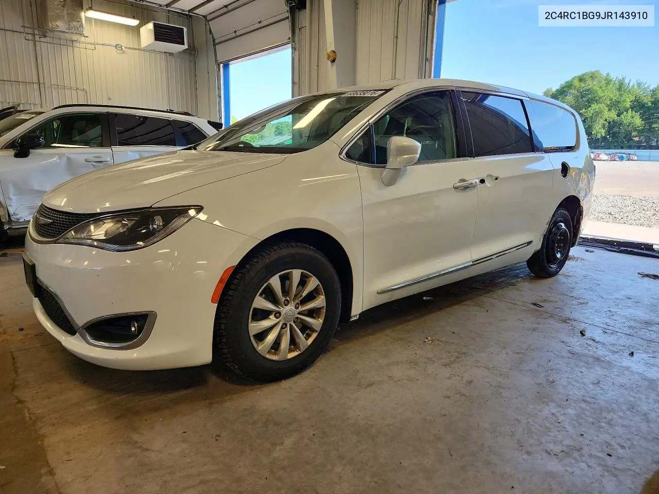 2018 Chrysler Pacifica Touring L VIN: 2C4RC1BG9JR143910 Lot: 60635016