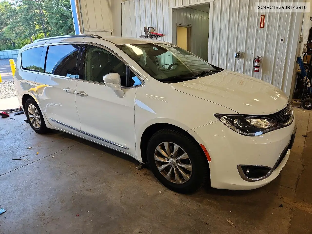 2018 Chrysler Pacifica Touring L VIN: 2C4RC1BG9JR143910 Lot: 60635016