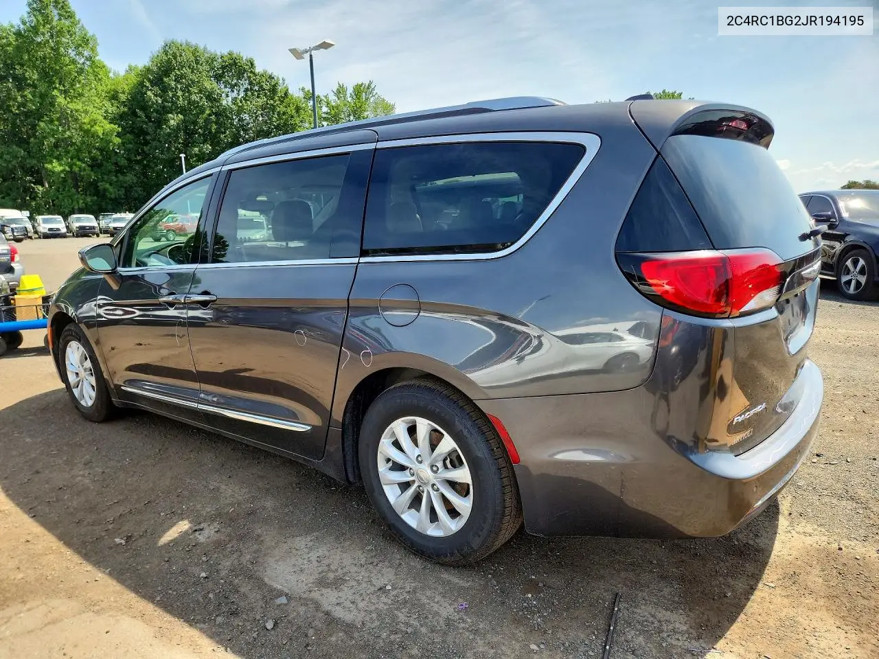 2018 Chrysler Pacifica Touring L VIN: 2C4RC1BG2JR194195 Lot: 61033666