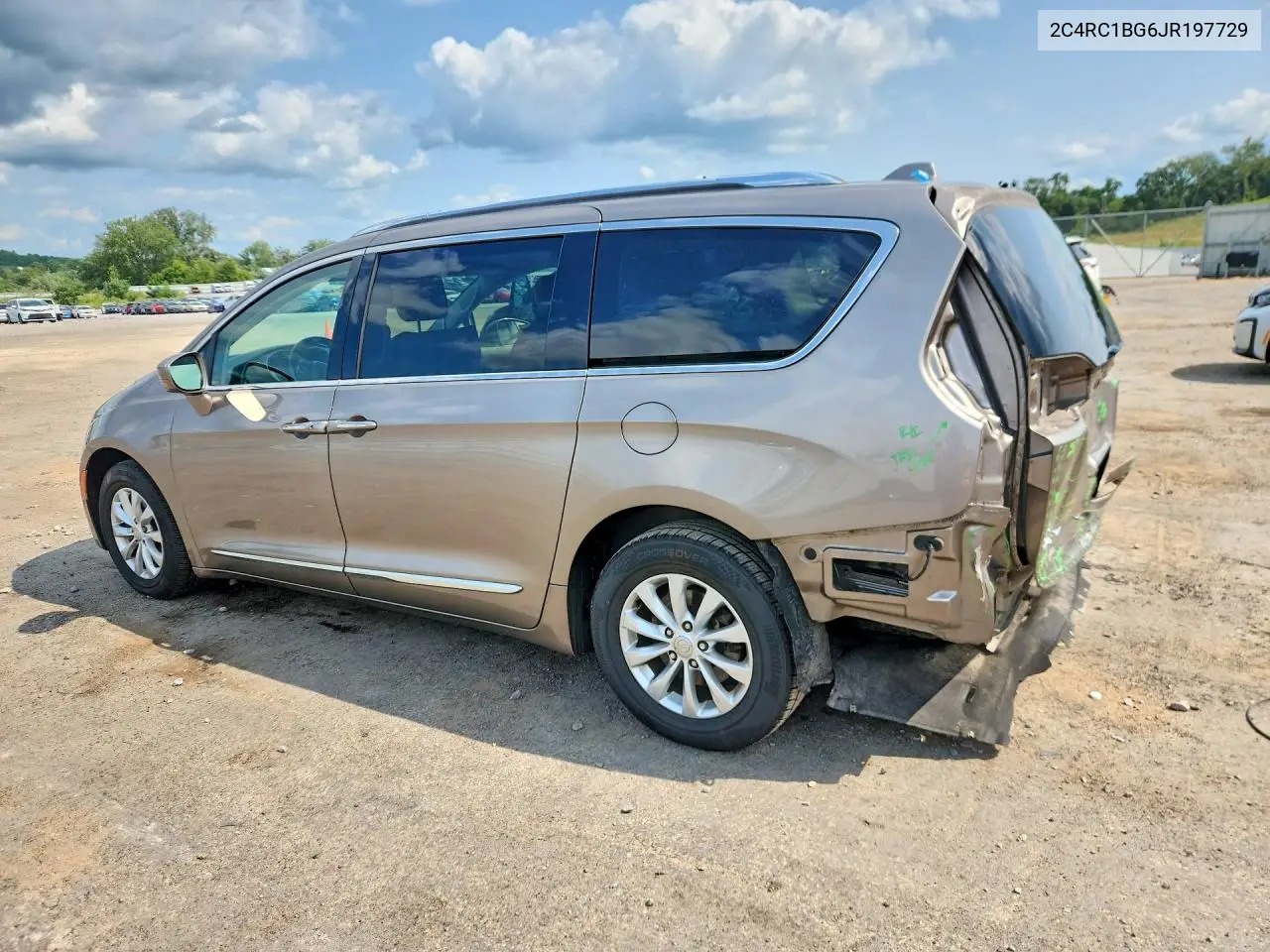2018 Chrysler Pacifica Touring L VIN: 2C4RC1BG6JR197729 Lot: 61897226