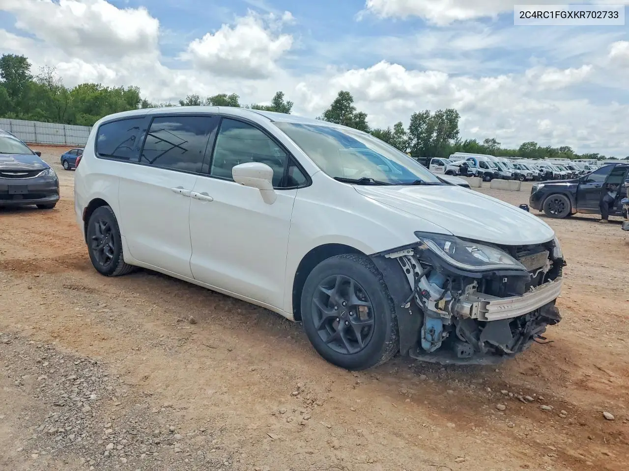 2019 Chrysler Pacifica Touring Plus VIN: 2C4RC1FGXKR702733 Lot: 61687516