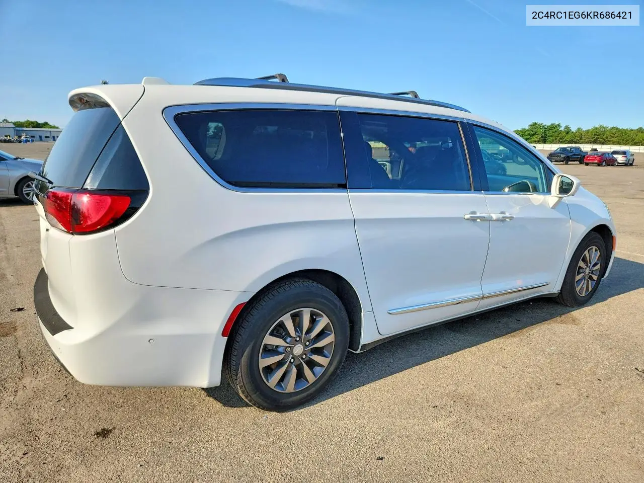 2019 Chrysler Pacifica Touring L Plus VIN: 2C4RC1EG6KR686421 Lot: 61706686