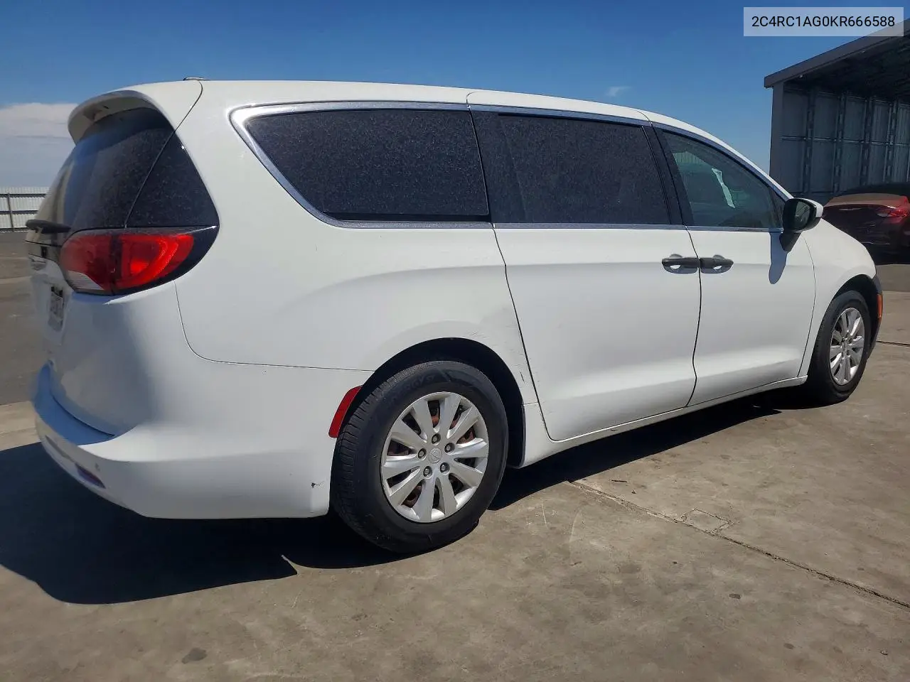 2019 Chrysler Pacifica L VIN: 2C4RC1AG0KR666588 Lot: 61850416