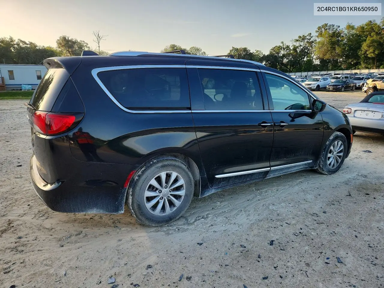 2019 Chrysler Pacifica Touring L VIN: 2C4RC1BG1KR650950 Lot: 62064016