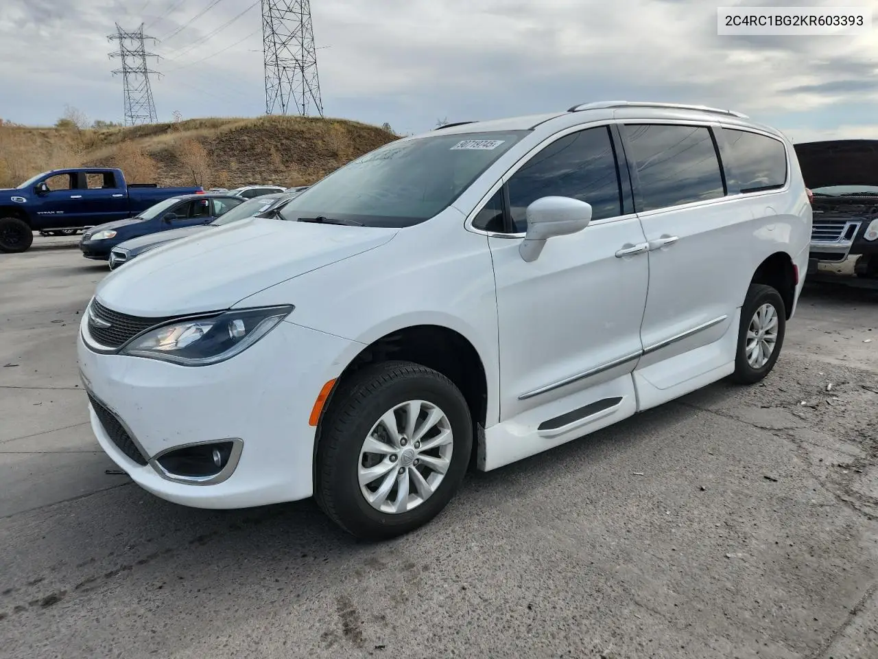 2C4RC1BG2KR603393 2019 Chrysler Pacifica Touring L