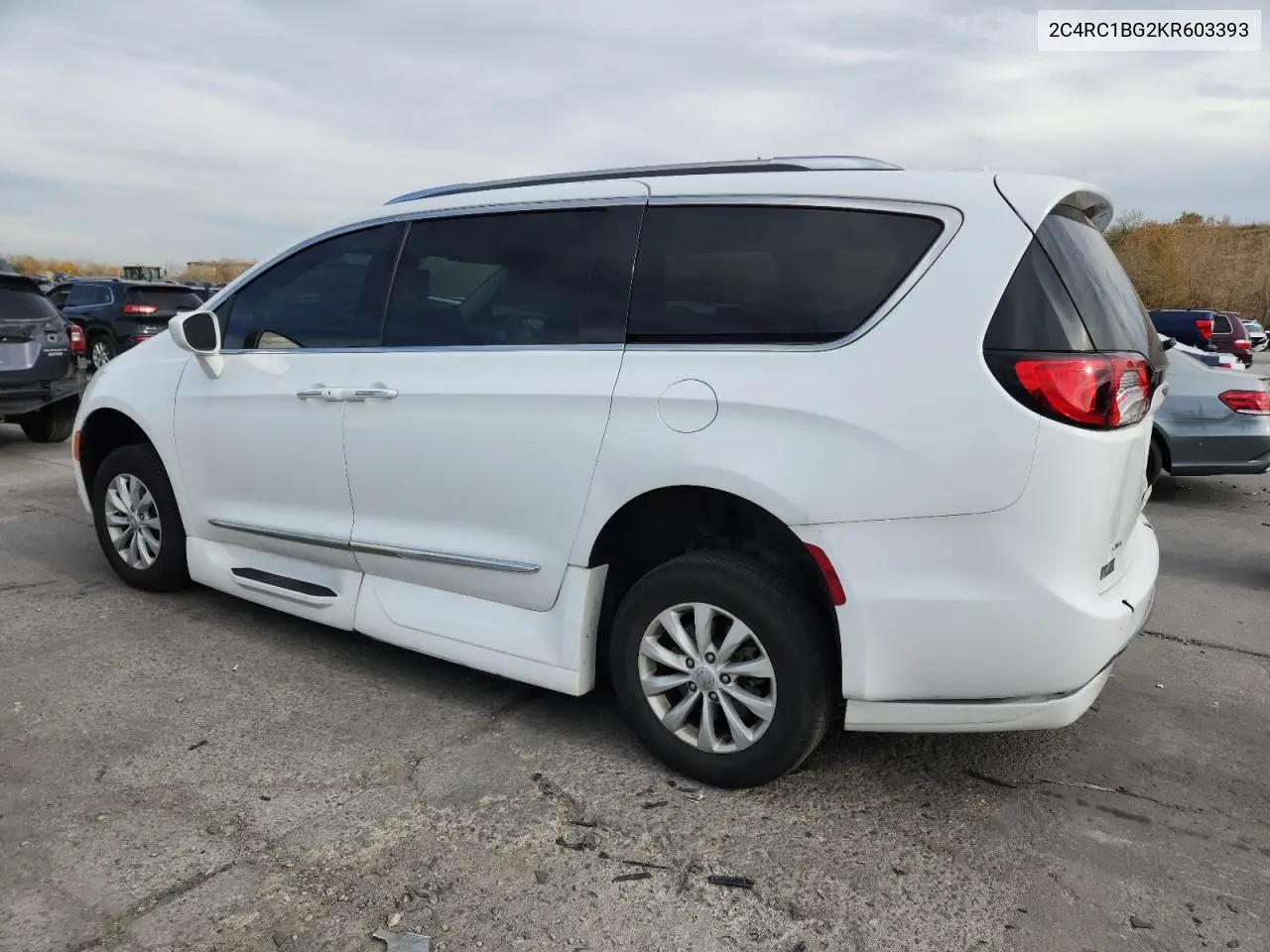 2C4RC1BG2KR603393 2019 Chrysler Pacifica Touring L