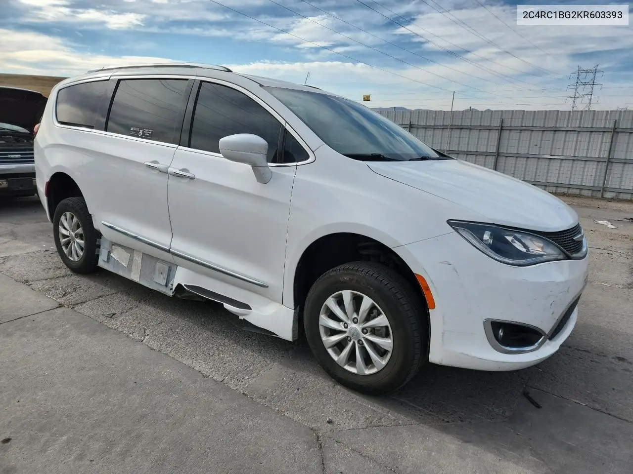 2C4RC1BG2KR603393 2019 Chrysler Pacifica Touring L