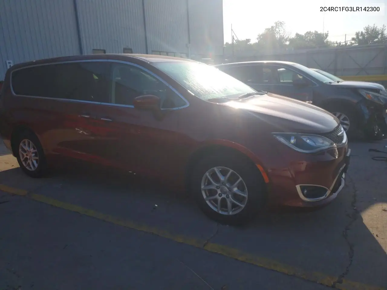 2020 Chrysler Pacifica Touring VIN: 2C4RC1FG3LR142300 Lot: 59354756