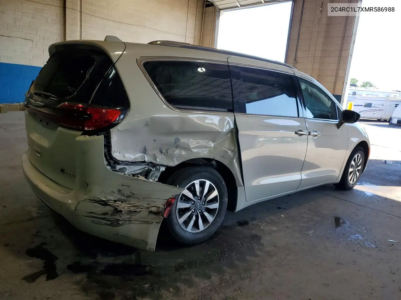 2021 Chrysler Pacifica Hybrid Touring L VIN: 2C4RC1L7XMR586988 Lot: 55835786