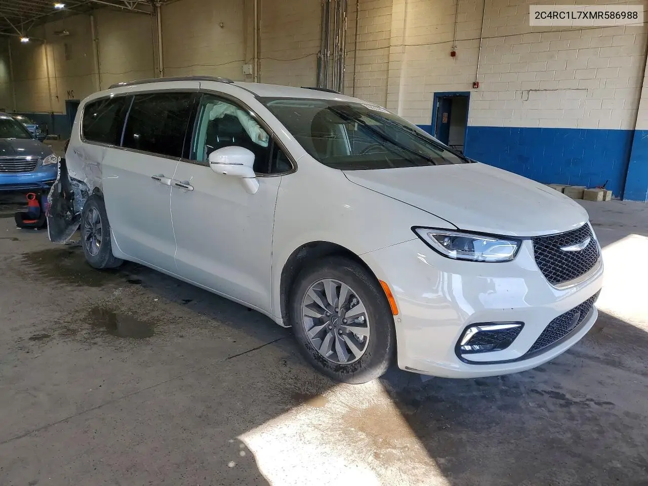 2021 Chrysler Pacifica Hybrid Touring L VIN: 2C4RC1L7XMR586988 Lot: 55835786