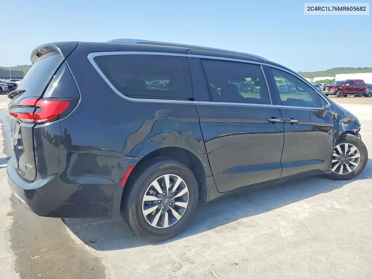 2021 Chrysler Pacifica Hybrid Touring L VIN: 2C4RC1L76MR605682 Lot: 61948176