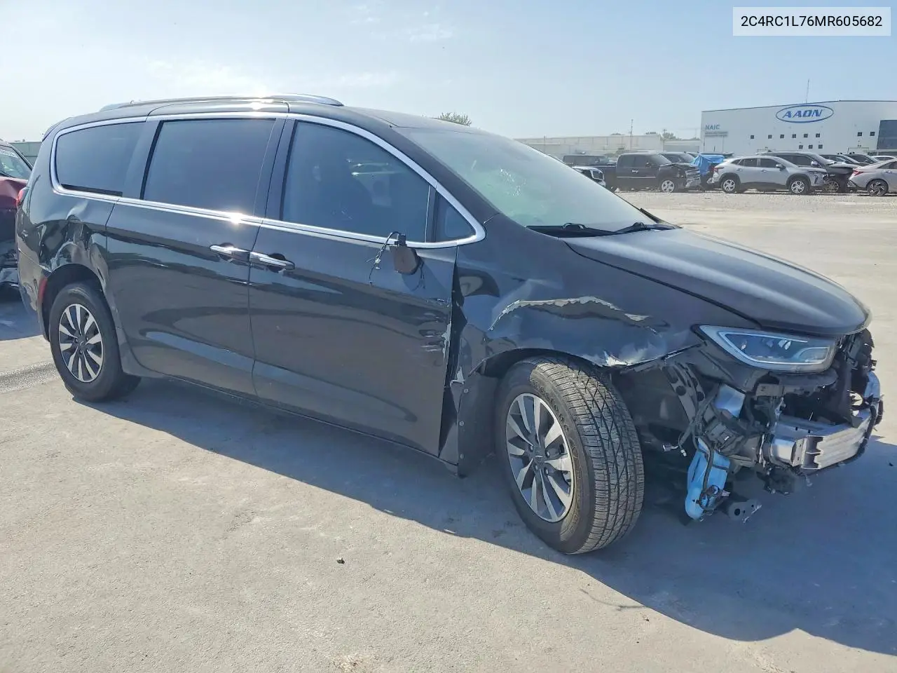 2021 Chrysler Pacifica Hybrid Touring L VIN: 2C4RC1L76MR605682 Lot: 61948176