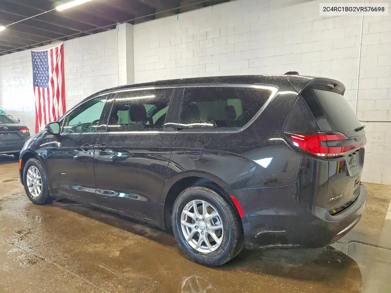 2027 Chrysler Pacifica Select VIN: 2C4RC1BG2VR576698 Lot: 61868296
