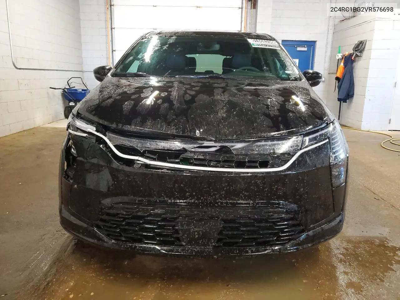 2027 Chrysler Pacifica Select VIN: 2C4RC1BG2VR576698 Lot: 61868296