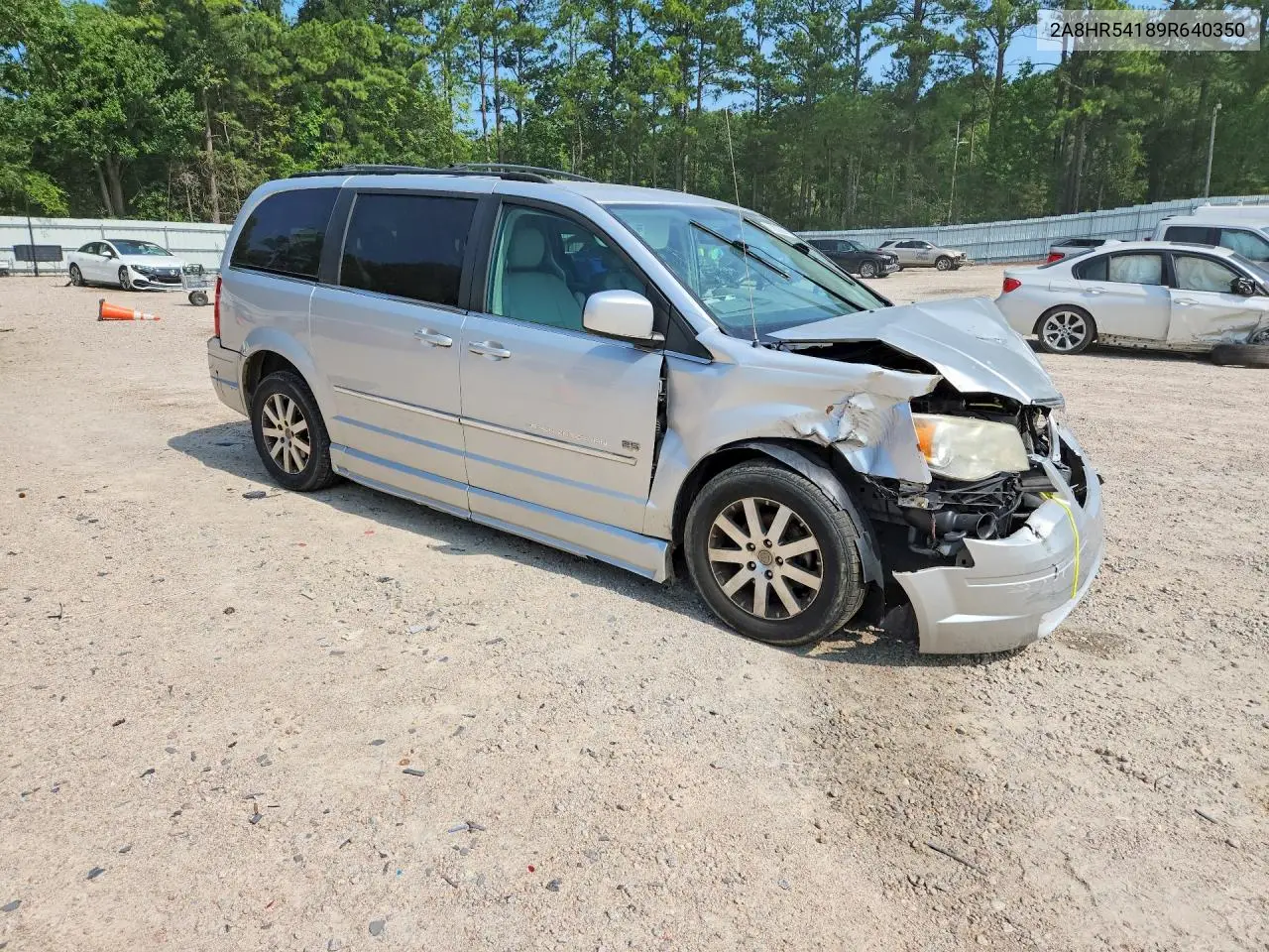 2009 Chrysler Town & Country Touring VIN: 2A8HR54189R640350 Lot: 61009026