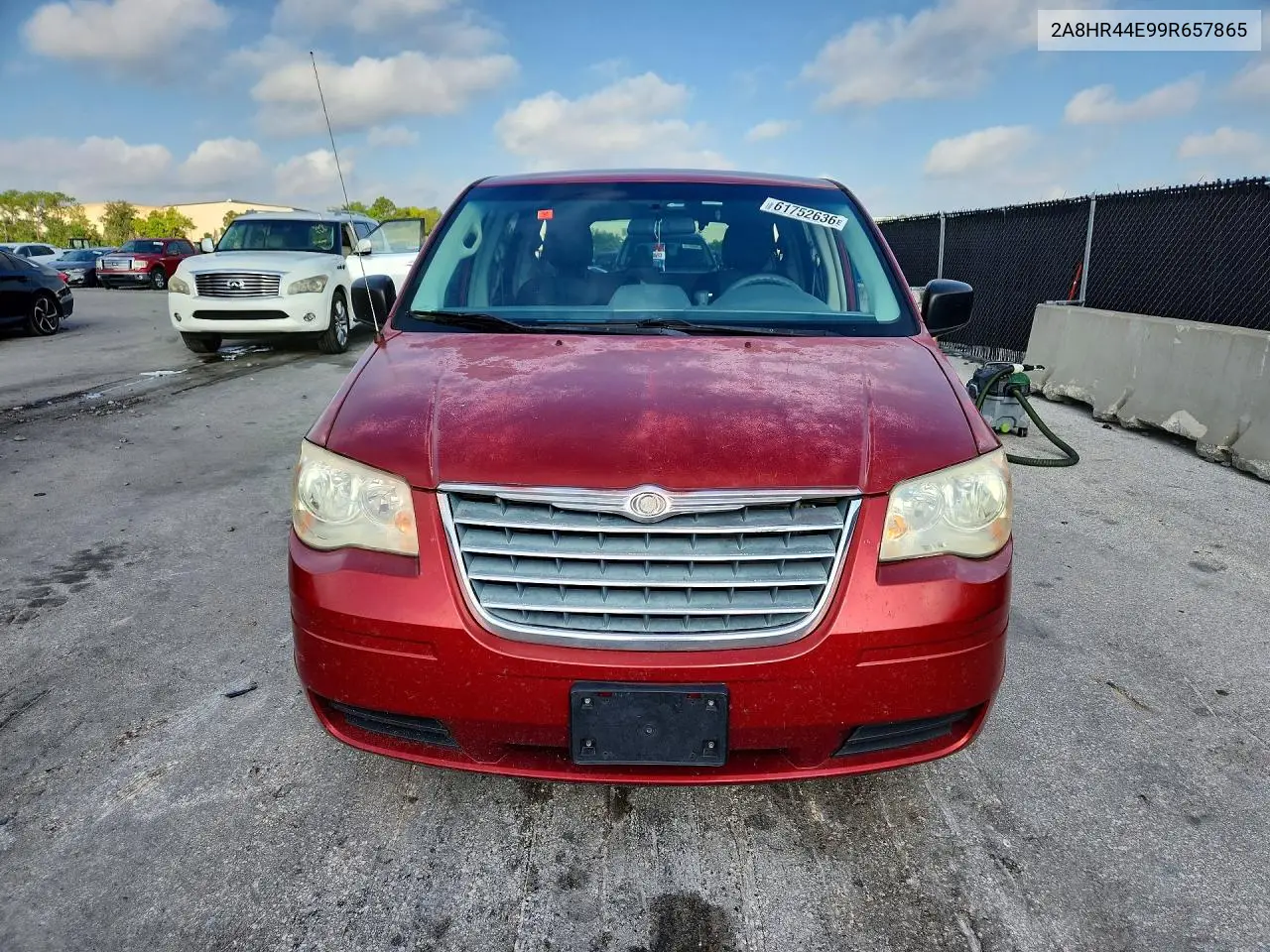 2009 Chrysler Town & Country Lx VIN: 2A8HR44E99R657865 Lot: 61752636