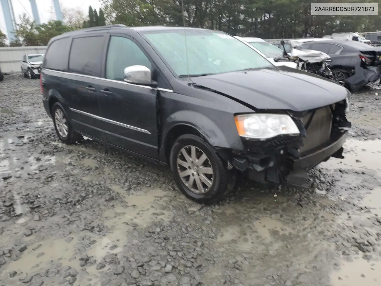 2A4RR8DG5BR721873 2011 Chrysler Town & Country Touring L