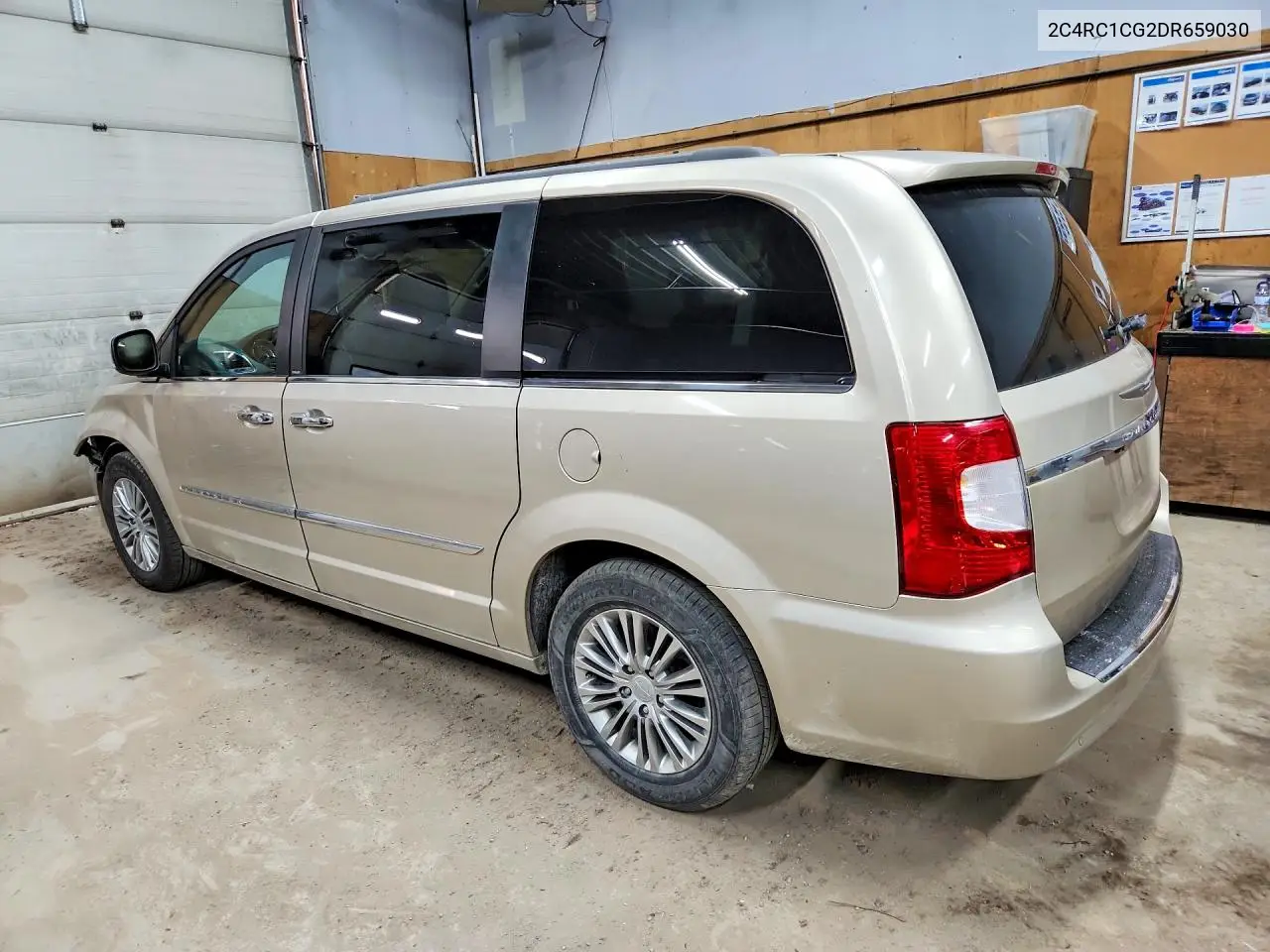 2013 Chrysler Town & Country Touring L VIN: 2C4RC1CG2DR659030 Lot: 61470556