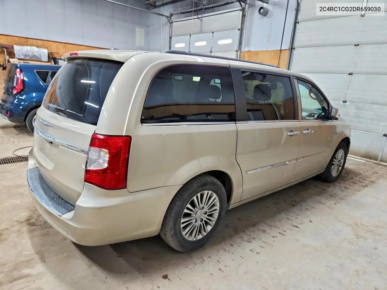 2013 Chrysler Town & Country Touring L VIN: 2C4RC1CG2DR659030 Lot: 61470556