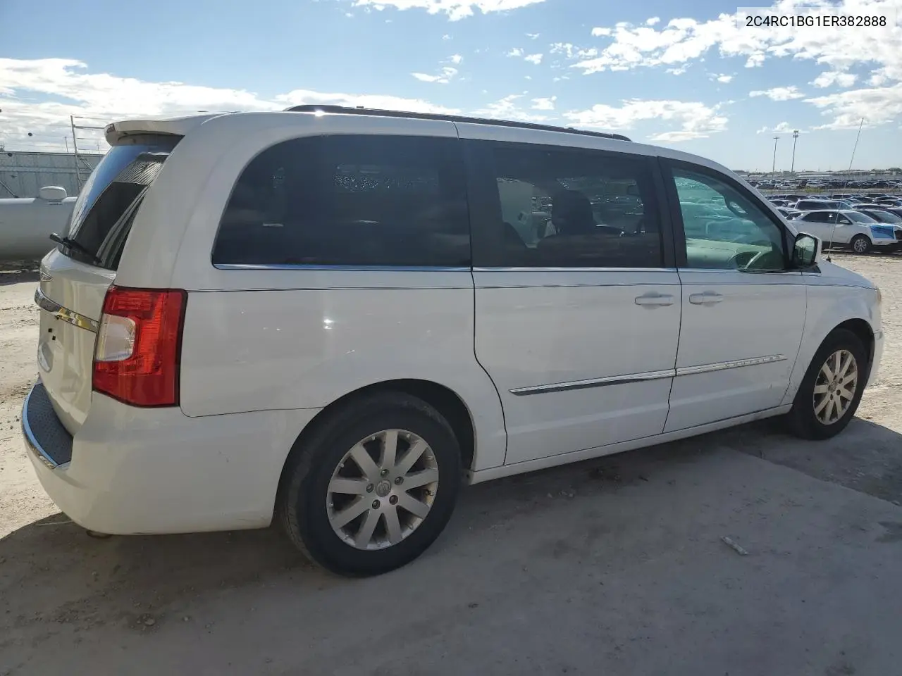 2C4RC1BG1ER382888 2014 Chrysler Town & Country Touring
