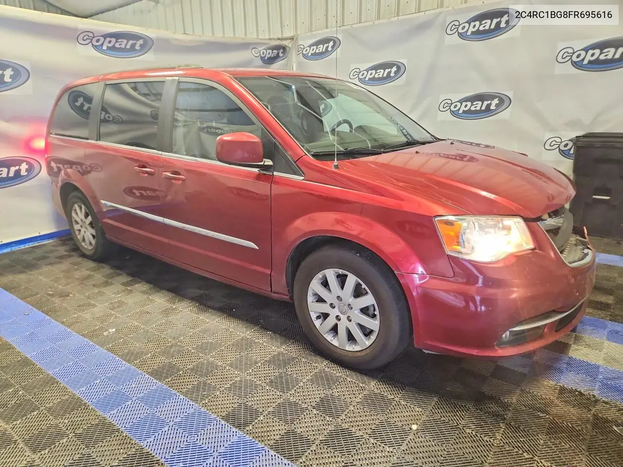 2015 Chrysler Town & Country Touring VIN: 2C4RC1BG8FR695616 Lot: 61894006