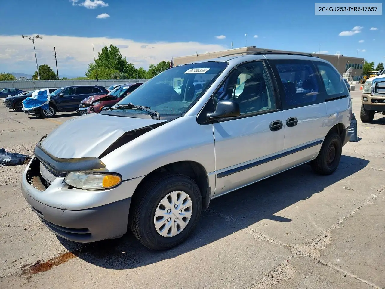 2000 Chrysler Voyager VIN: 2C4GJ2534YR647657 Lot: 61706336