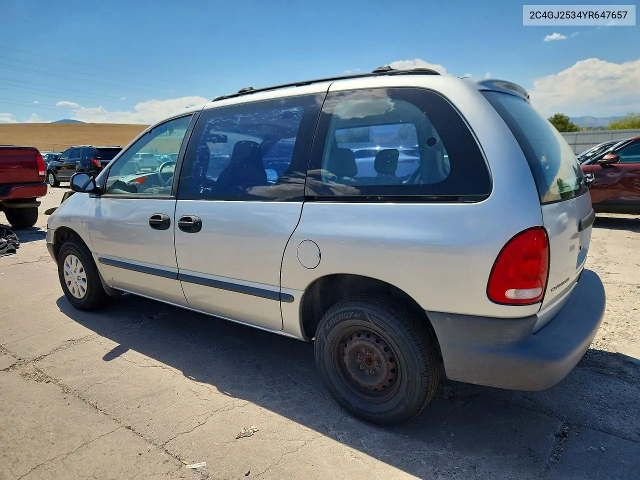 2000 Chrysler Voyager VIN: 2C4GJ2534YR647657 Lot: 61706336