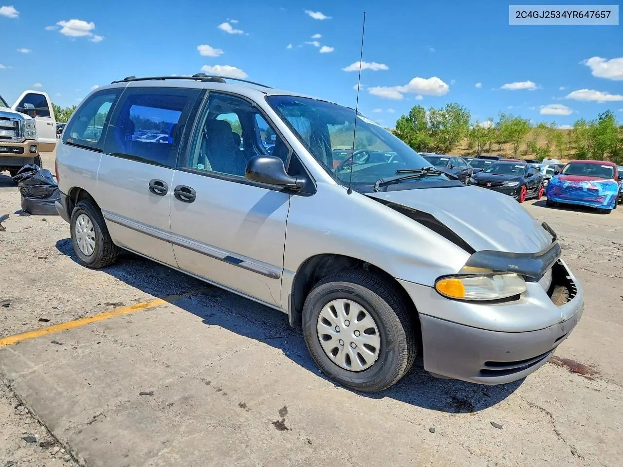 2000 Chrysler Voyager VIN: 2C4GJ2534YR647657 Lot: 61706336