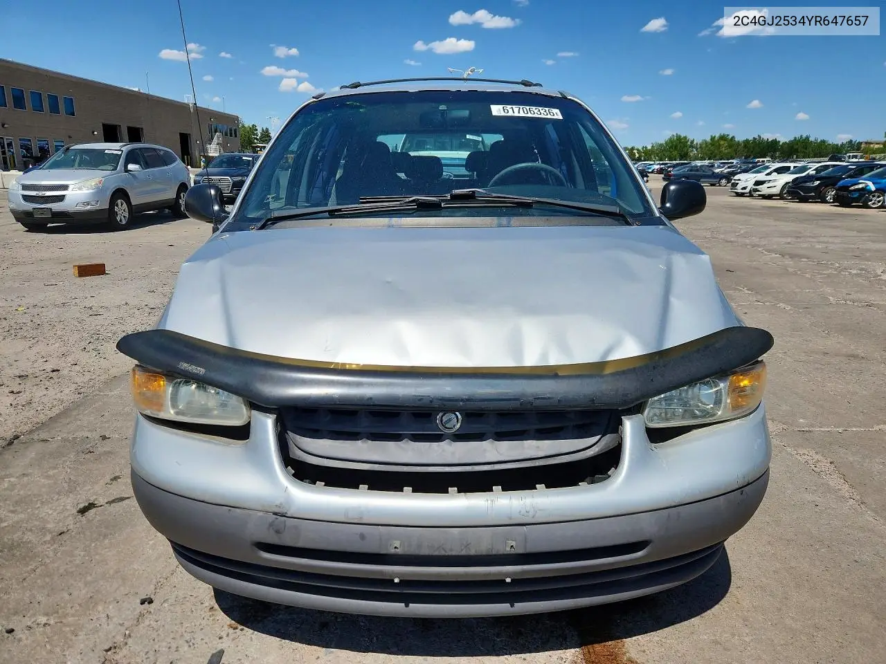 2000 Chrysler Voyager VIN: 2C4GJ2534YR647657 Lot: 61706336