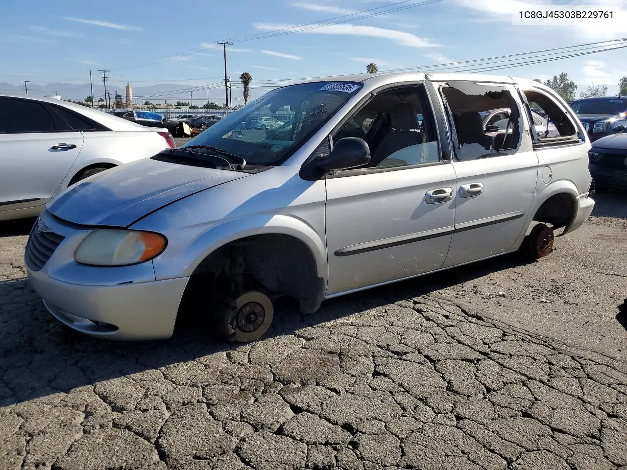 2003 Chrysler Voyager Lx VIN: 1C8GJ45303B229761 Lot: 61003636