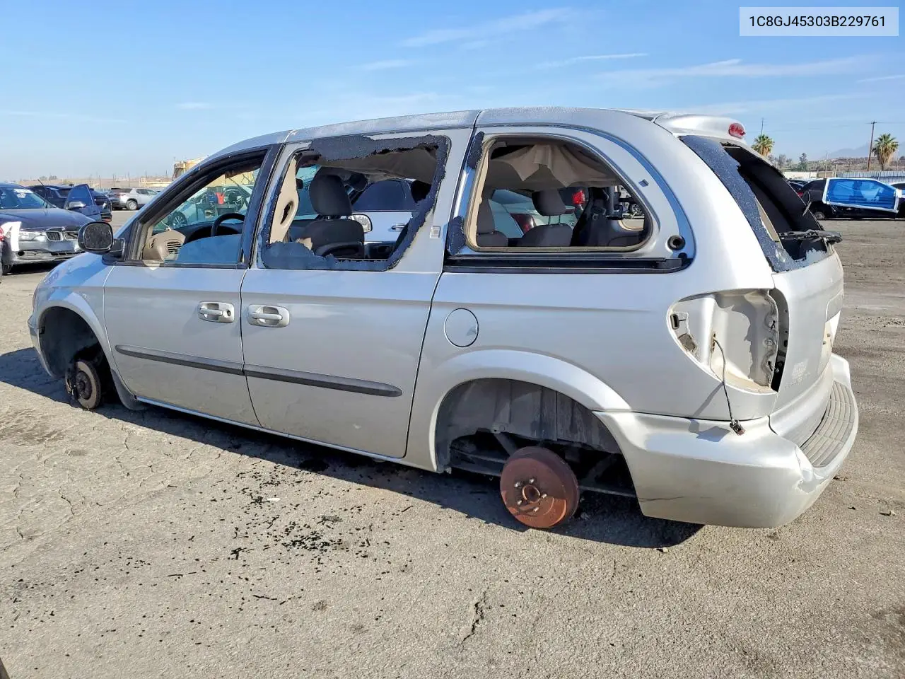 2003 Chrysler Voyager Lx VIN: 1C8GJ45303B229761 Lot: 61003636