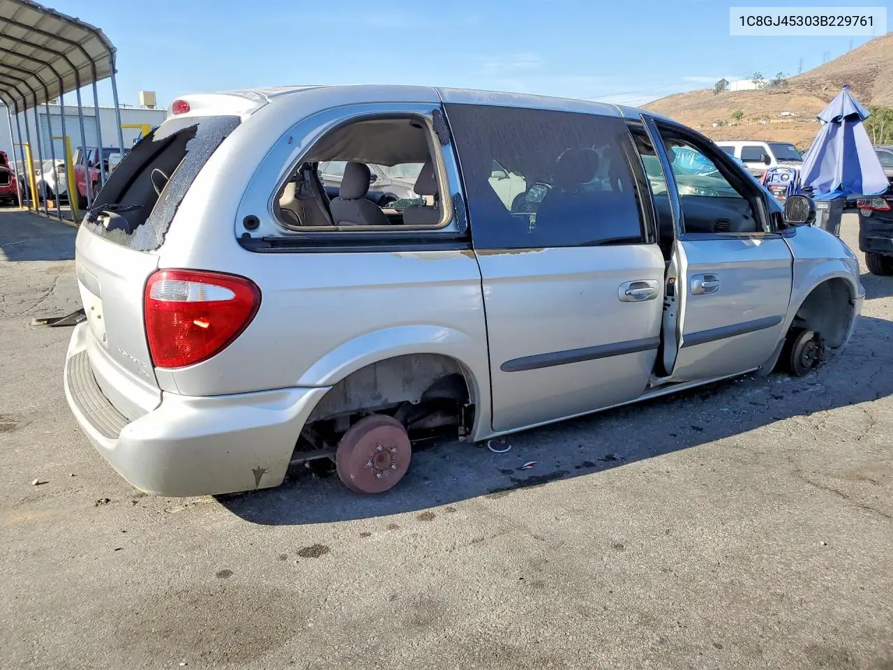 2003 Chrysler Voyager Lx VIN: 1C8GJ45303B229761 Lot: 61003636