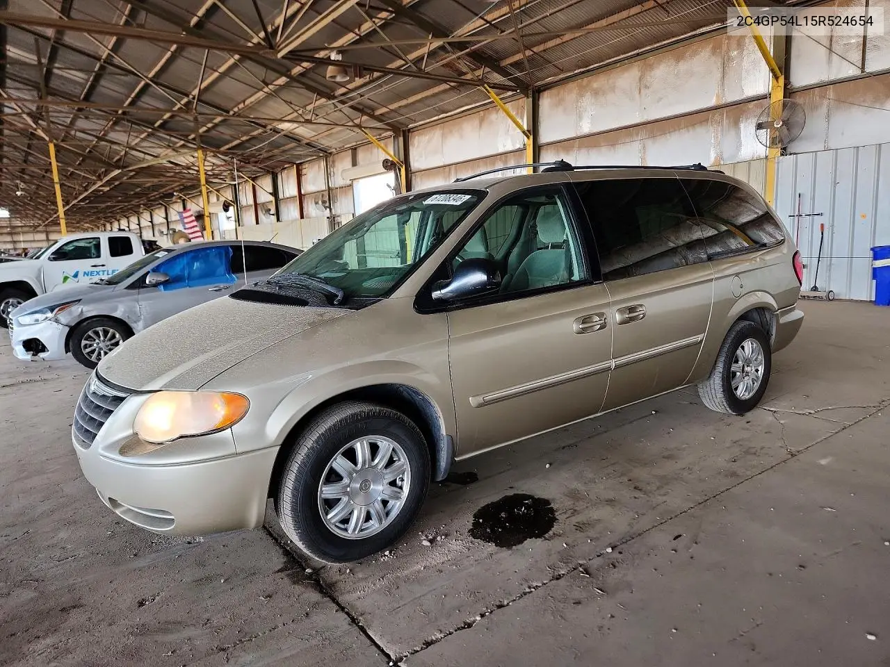 2005 Chrysler Town & Country Touring VIN: 2C4GP54L15R524654 Lot: 61208346