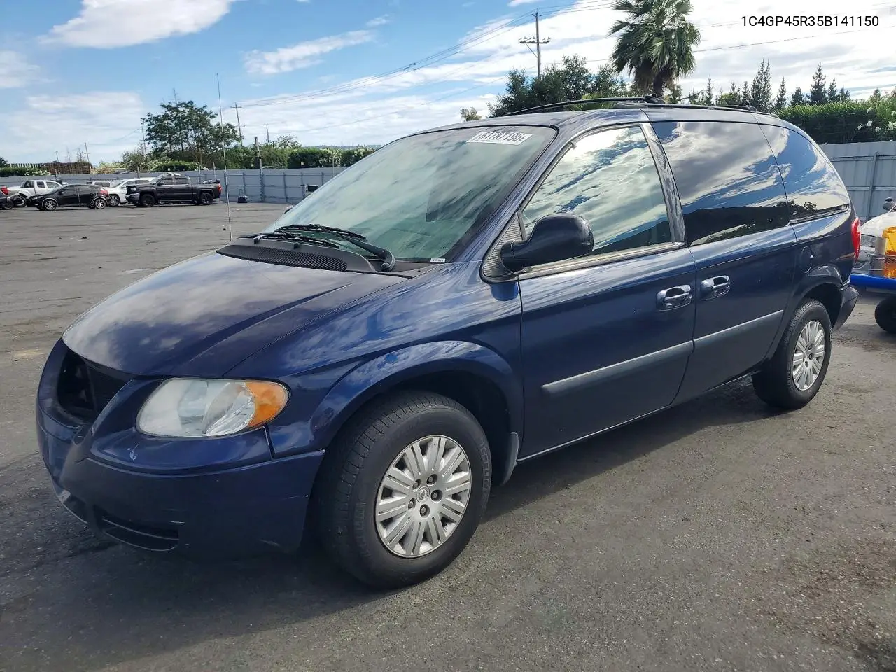 2005 Chrysler Town & Country VIN: 1C4GP45R35B141150 Lot: 61787196