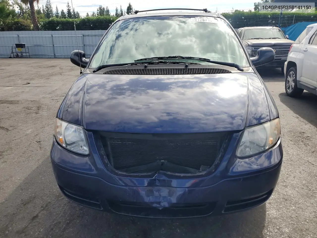 2005 Chrysler Town & Country VIN: 1C4GP45R35B141150 Lot: 61787196