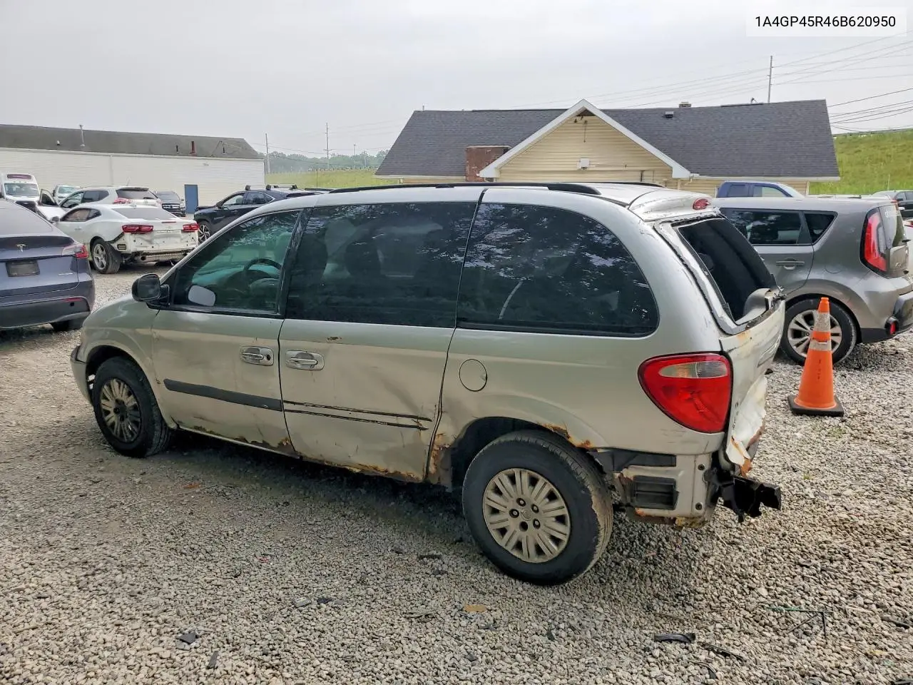 2006 Chrysler Town & Country VIN: 1A4GP45R46B620950 Lot: 61180106