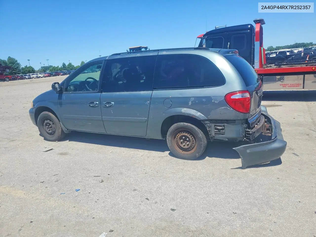 2007 Chrysler Town & Country Lx VIN: 2A4GP44RX7R252357 Lot: 57340666
