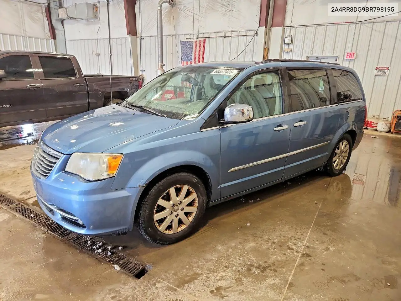 2011 Chrysler Town & Country Touring L VIN: 2A4RR8DG9BR798195 Lot: 60582486