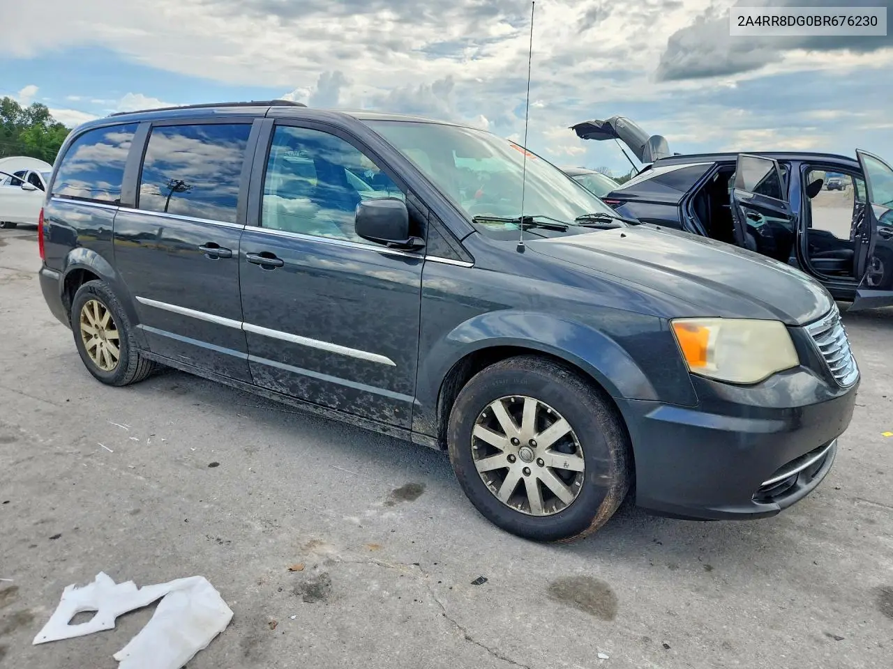 2011 Chrysler Town & Country Touring L VIN: 2A4RR8DG0BR676230 Lot: 61071926