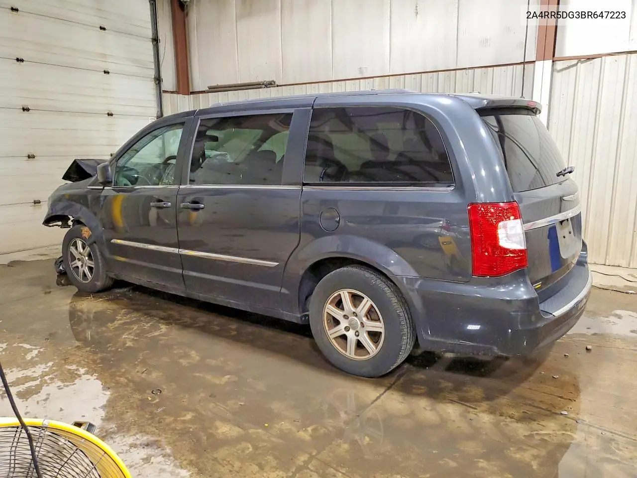 2011 Chrysler Town & Country Touring VIN: 2A4RR5DG3BR647223 Lot: 61853236