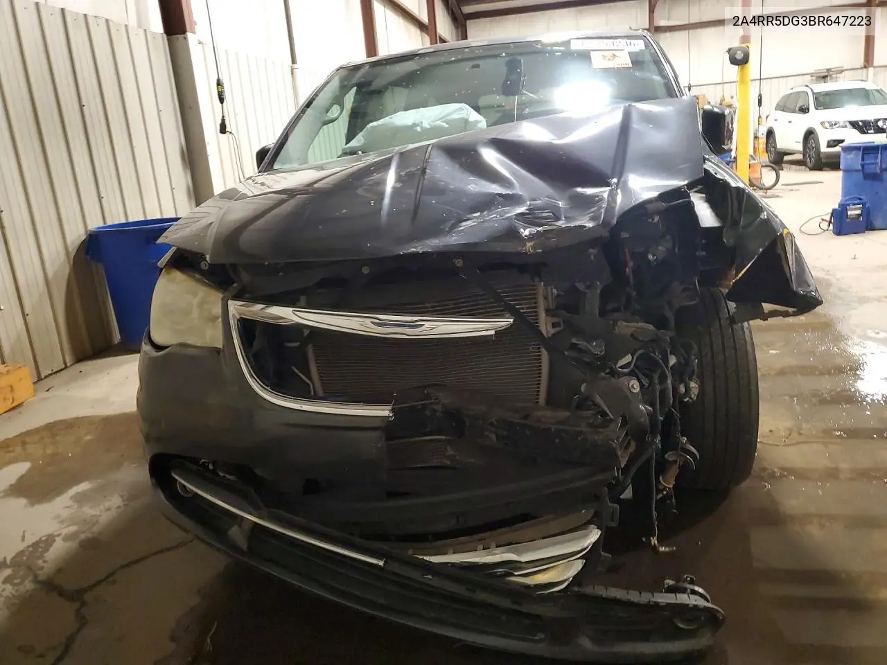 2011 Chrysler Town & Country Touring VIN: 2A4RR5DG3BR647223 Lot: 61853236
