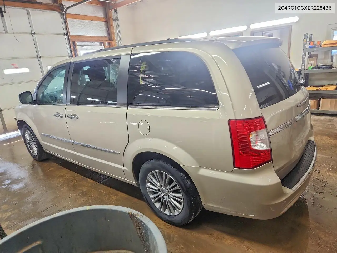 2014 Chrysler Town & Country Touring L VIN: 2C4RC1CGXER228436 Lot: 56487166