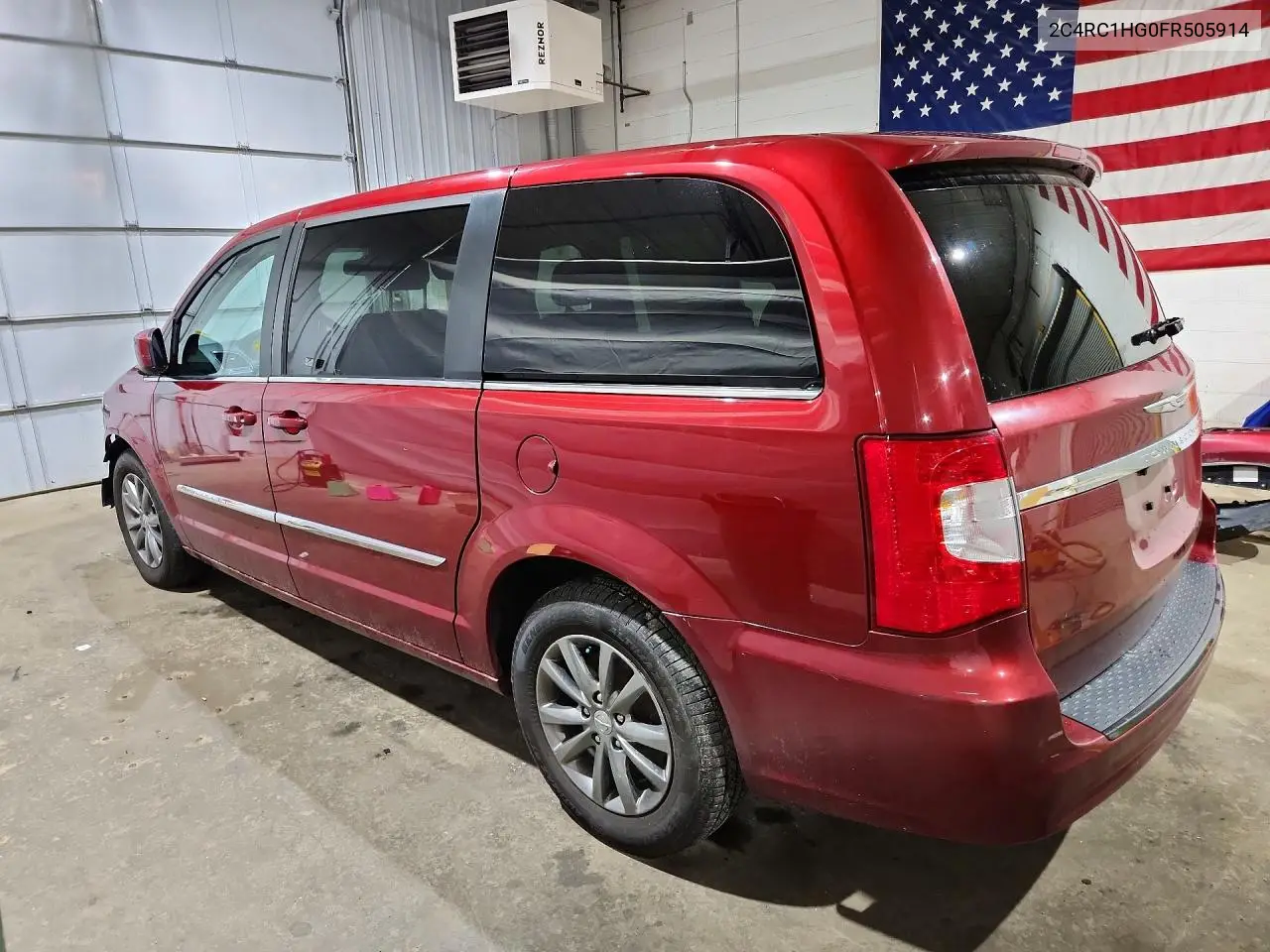2015 Chrysler Town & Country S VIN: 2C4RC1HG0FR505914 Lot: 59245666