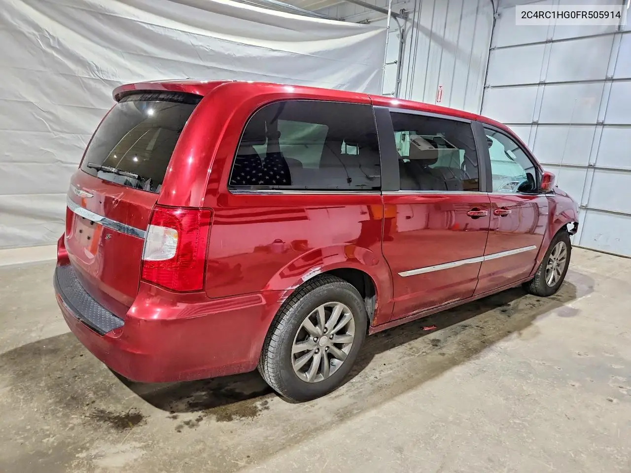 2015 Chrysler Town & Country S VIN: 2C4RC1HG0FR505914 Lot: 59245666