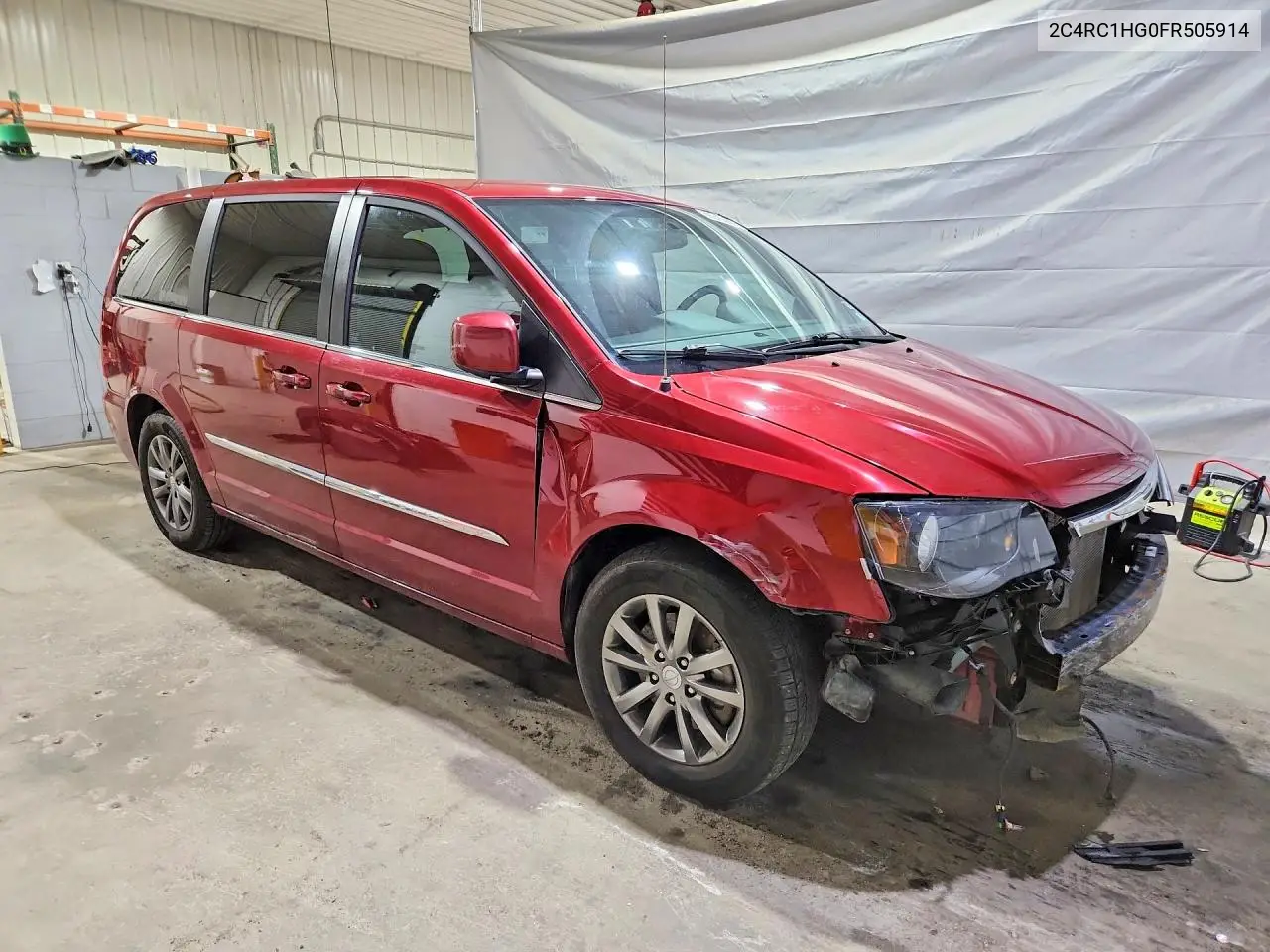 2015 Chrysler Town & Country S VIN: 2C4RC1HG0FR505914 Lot: 59245666